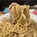 煮干らーめん 川むら - 混ぜてからの麵リフト