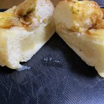 焼きたてパン 青い森 - じゃがいもパンご開帳