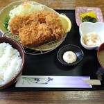 とんかつ専門店 かつ一 - ロースカツ&カキフライ盛合わせ定食