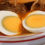 蒙古タンメン中本 - スライスゆで卵