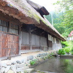 弥次兵衛 - 重要文化財の「村上家」。こちらも宿から徒歩圏内です。