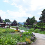 弥次兵衛 - 食事処も合掌造りです(^^♪