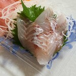 魚耕 立川幸町店 - 右が鯛で