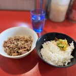 家系総本山 吉村家 - チャーシューまぶしとライス