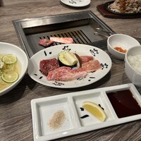 焼肉&手打ち冷麺 二郎 KANAYAMA - 一郎焼肉セット1760円