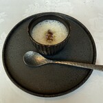 ラ・ブランシュ - 7皿目
      新玉ねぎの冷製ポタージュ、フォアグラ？（おまけ）