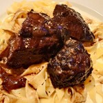 MERAKI KITCHEN - 牛ホホの赤ワイン煮とフェットチーネ