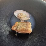 イタリアン POZ DINING - はまぐりスープとサクラマスのソテー
            ぷりっぷりのはまぐりと濃厚なスープ。さらに、外はカリッと中はふわふわなサクラマスの共演は、至福！