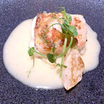 スターゲイト - 三重県産伊勢真鯛と小海老のポアレ石畳風　法連草添え　ソースブールブラン