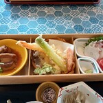 雪庭 - 天ぷらに春が来てました。アスパラ、タラの芽。