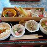 雪庭 - 日替わりランチ。コーヒーもつきます。