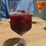 ビストロ ドゥーブルオーンズ - 『山葡萄酒(赤)のソーダ割り』と『自家製イチゴのスパークリング』