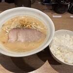麺処 花木流味噌 藤沢店 - 味噌ラーメンと無料のライス