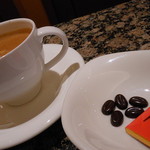 ラ･メゾン･デュ･ショコラ - コーヒーを注文するとチョコが付いて来ます＾＾