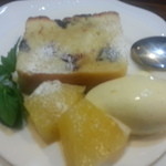 ビストロ バキュース - ２０１４・６・２２黒豆のバターケーキ