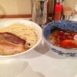 頑者 - #誰が撮ってもおんなじシャシン  でお馴染みの、辛つけめんアブリチャーシュー、大盛り！  今週もよろしくお願いいたします！  