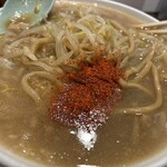ら～めん はまやま - 味変で一味唐辛子\(//∇//)\