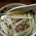 牛タンの笑や - 牛タン定食(1600円)のテールスープ
