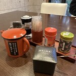 うなぎ料理 三代目うな東 昭和四十四年創業 - 卓上のアイテム、刻み海苔もありました