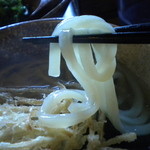 うどん あずま家 - うどんは半透明でコシが有り、いわゆる「博多うどん」とは全然違います。