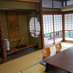 割烹 戸田本店 - 三階１号室。右奥の上座が山本五十六の定席