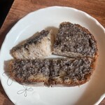 スタンド ローキー - オリーブとアンチョビのトースト