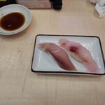 すしざんまい - 愛媛県産のぶりの握りなどです。