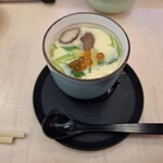 すしざんまい - 容器の蓋を開けた茶碗蒸しです。