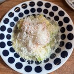 スタンド ローキー - えびとアボカドのチーズカルパッチョ