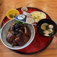 炭焼うな富士 白壁別邸 - 肝入り上うなぎ丼