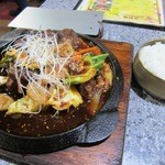 豚骨付きカルビ煮込み￥１１００　※税込価格