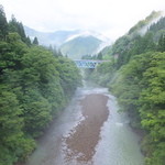 弥次兵衛 - 朝靄の立ち込める川面