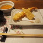 手打蕎麦 ふじや - 大海老と季節野菜の天ぷら