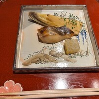 花邑 - 焼き物。筍、真魚鰹、…。右下の四角いのは忘れました(^^;