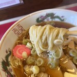 中華そば ばんや - 手打ち麺をチョイス、コシがあって美味！
