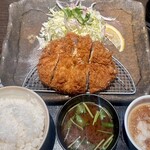 とん鈴 - ロースカツ定食 特上