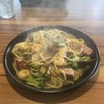 pasta家 - エビとブロッコリーのアーリオオーリオ ¥1,450＋麺1.5 ¥450＋ベーコン ¥500＋あさり ¥500