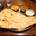 ターリー屋 - 2色カレー定食（カレー2種・ヨーグルト・ナン）