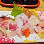 家富良 - お刺身の盛り合わせ 1人前 大