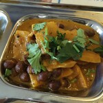 インド料理 パリワル - たけのこと黒ひよこ豆のコンビがサイコー！なカレー