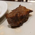肉料理ふくなが - イチボの炭火焼き(辛子醤油で)