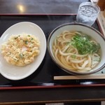 たぬき屋 - かけ（小）と野菜天ぷら。美味しい！！