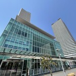 forty three - 左手のタワーです