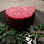 焼肉うしごろ - 焼く前のヒレ！