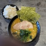 家系ラーメン 桜家 - 
