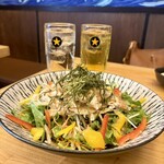 気楽酒場 若泉庵 - 蒸し鶏たっぷりサラダ！