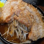 ぐるめらん - デデ〜ンと横たわるお肉の塊〜