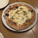 Pizzeria NeNe - クワトロフォルマッジ