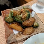 五月四日 - 新じゃがとブロッコリーの素揚げ　¥1180