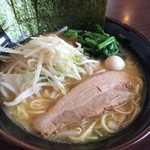 吟家 - 味噌。普通。細麺。